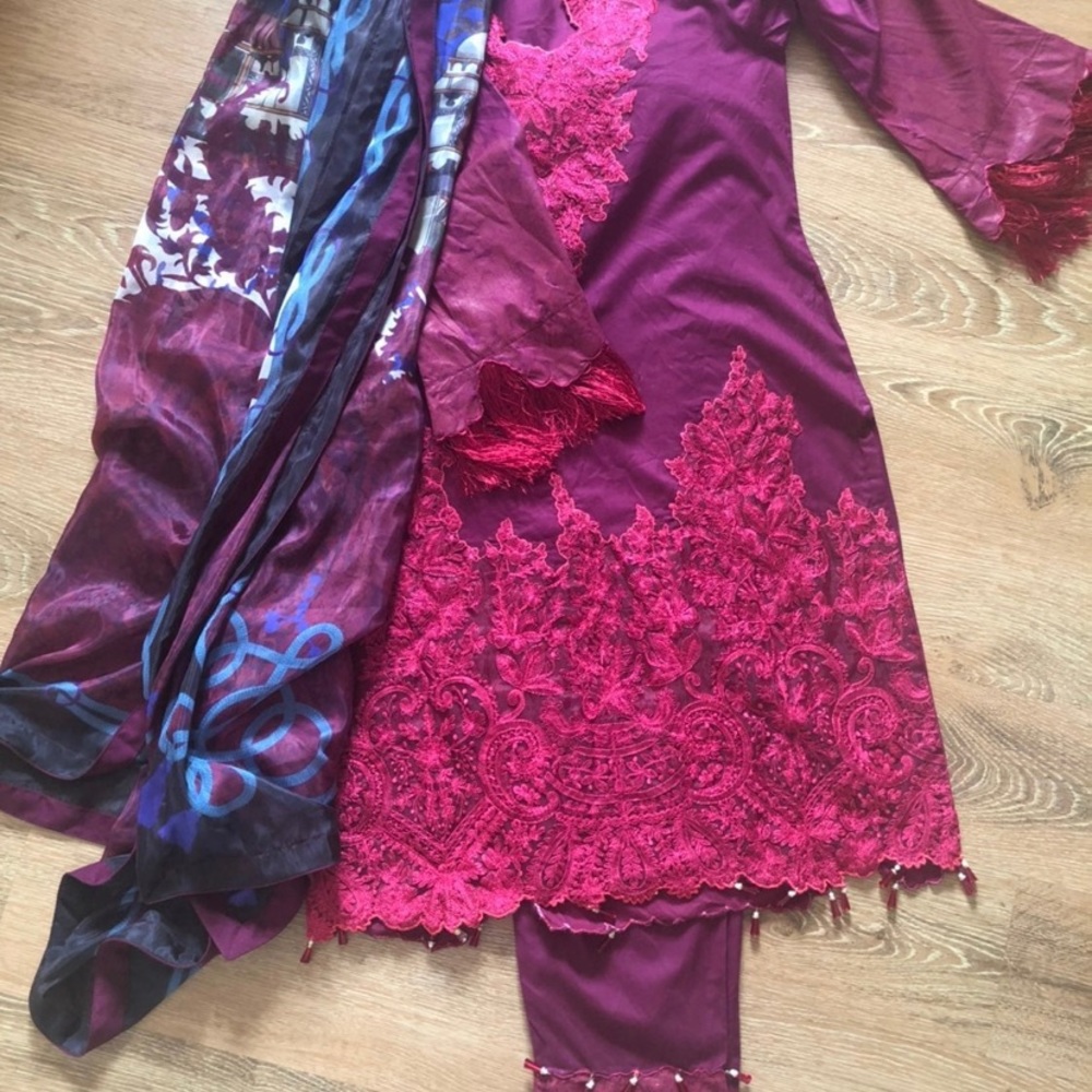Pakistani lawn salwar suit - Picture 2 of 8